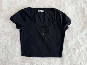 Madewell Ribbed Henley Baby Tee in Black